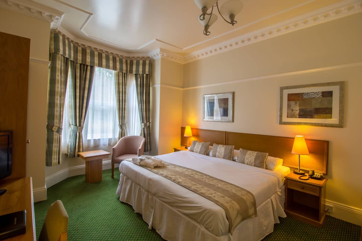Executive Superior King Room | 高級寢具、書桌、筆電工作空間、遮光布/窗簾