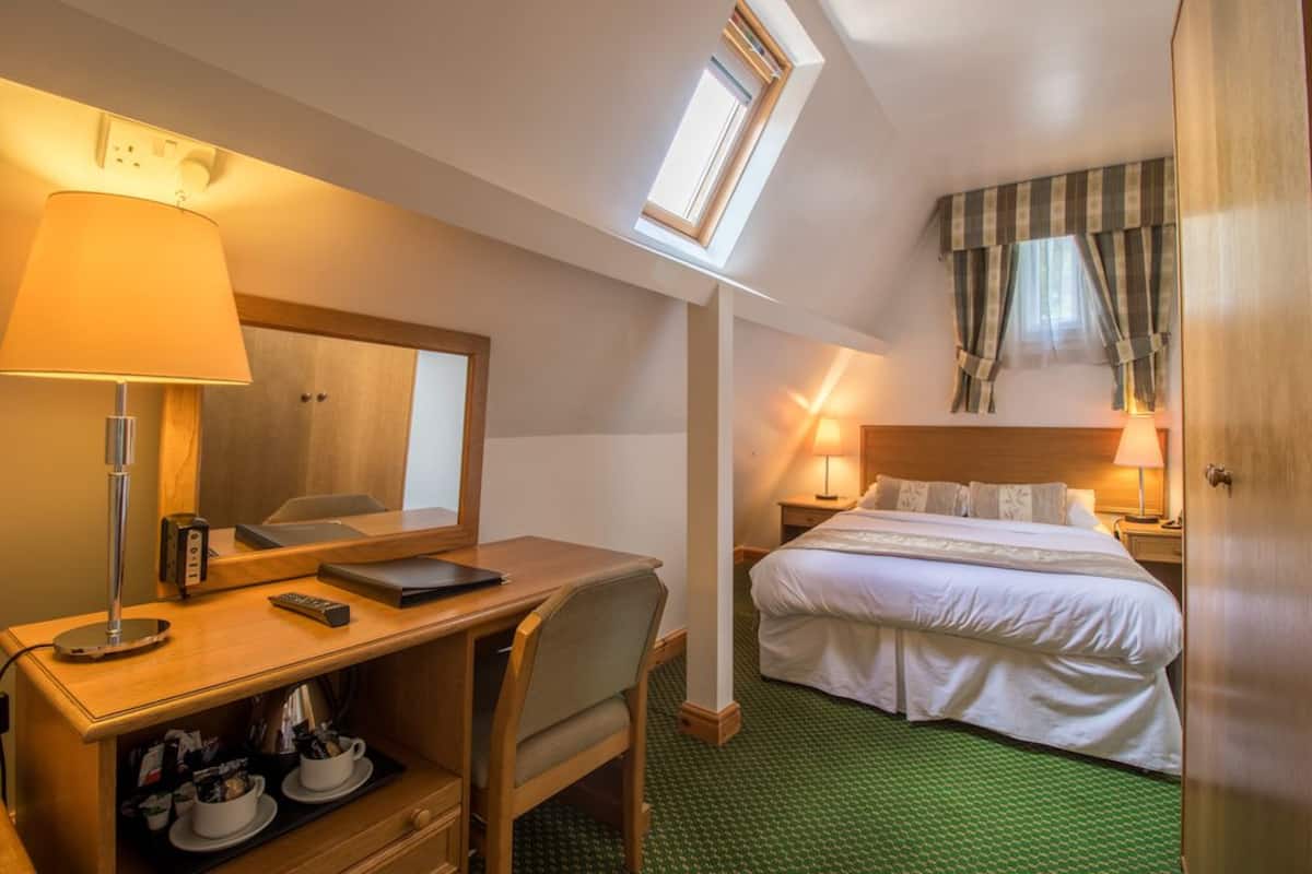 Family Suite (Molineux Suite) | Premium bedding, desk, laptop workspace, blackout drapes
