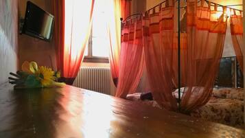 Minibar, bureau, chambres insonorisées, lits bébé (en supplément)