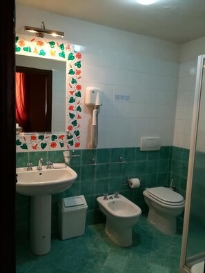 무료 세면용품, 헤어드라이어, 목욕가운, 슬리퍼