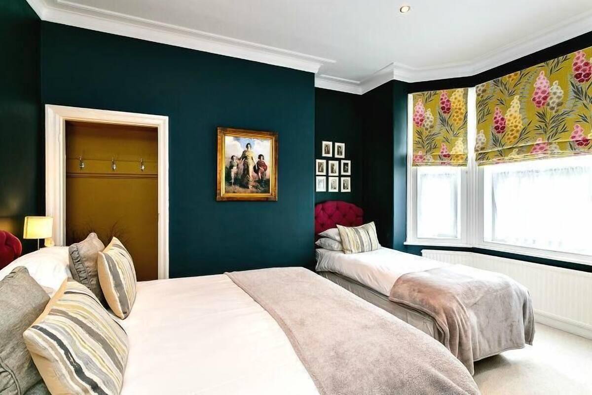 Chambre triple | Literie de qualité, rideaux d’obscurcissement, accès au Wi-Fi (inclus)