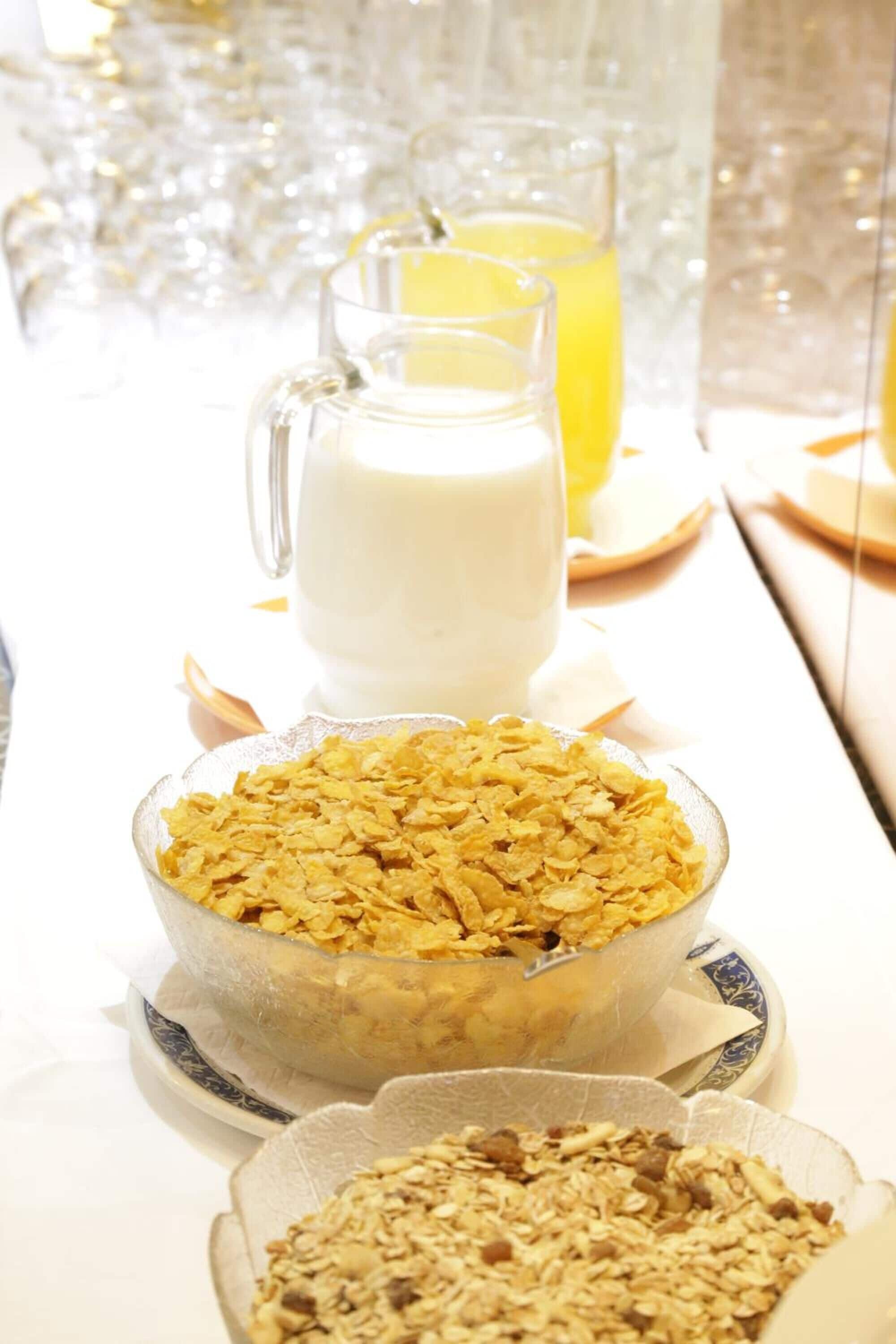 breakfast, lunch, dinner served; italian cuisine