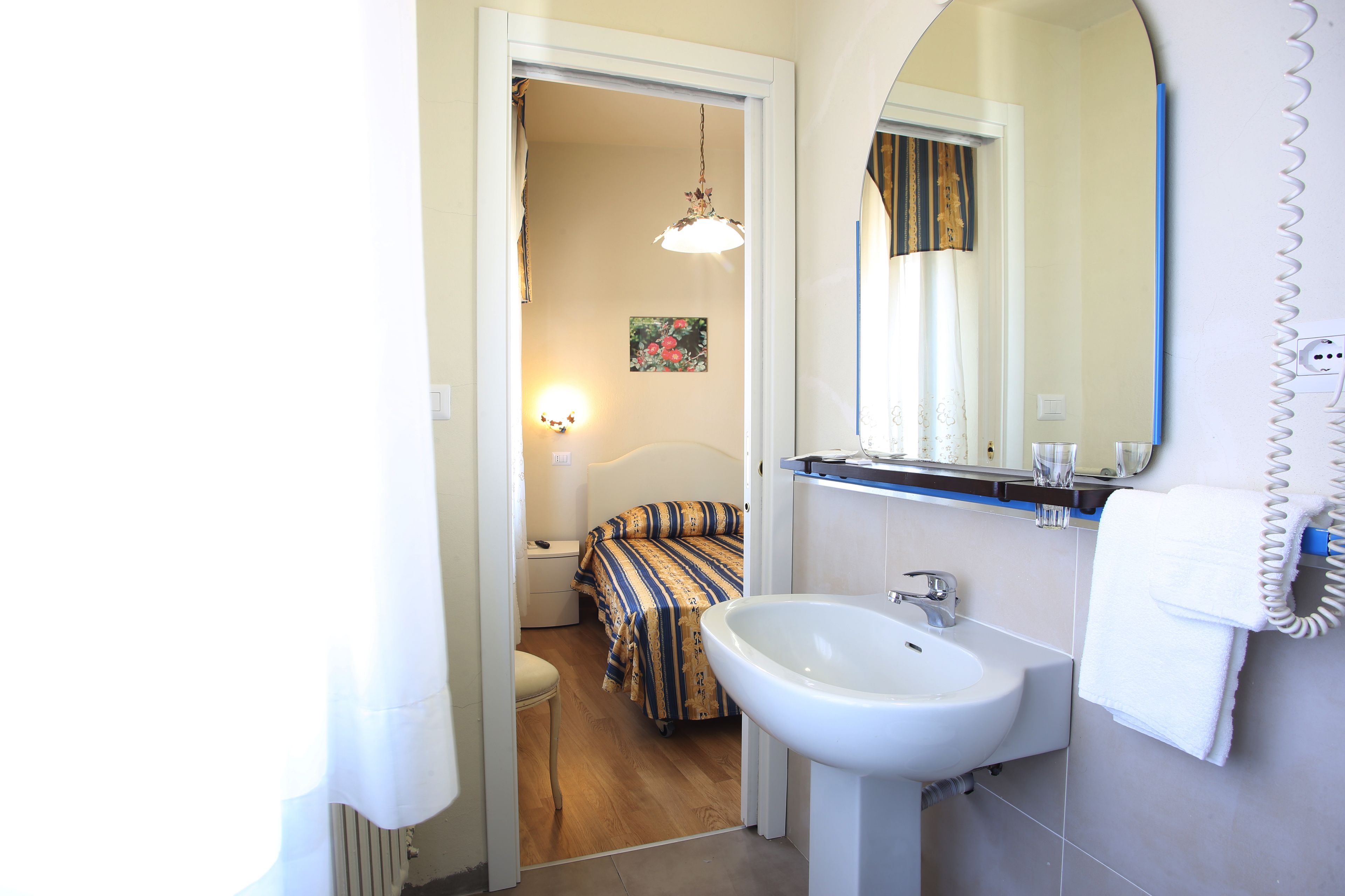 economy quadruple room | bathroom sink