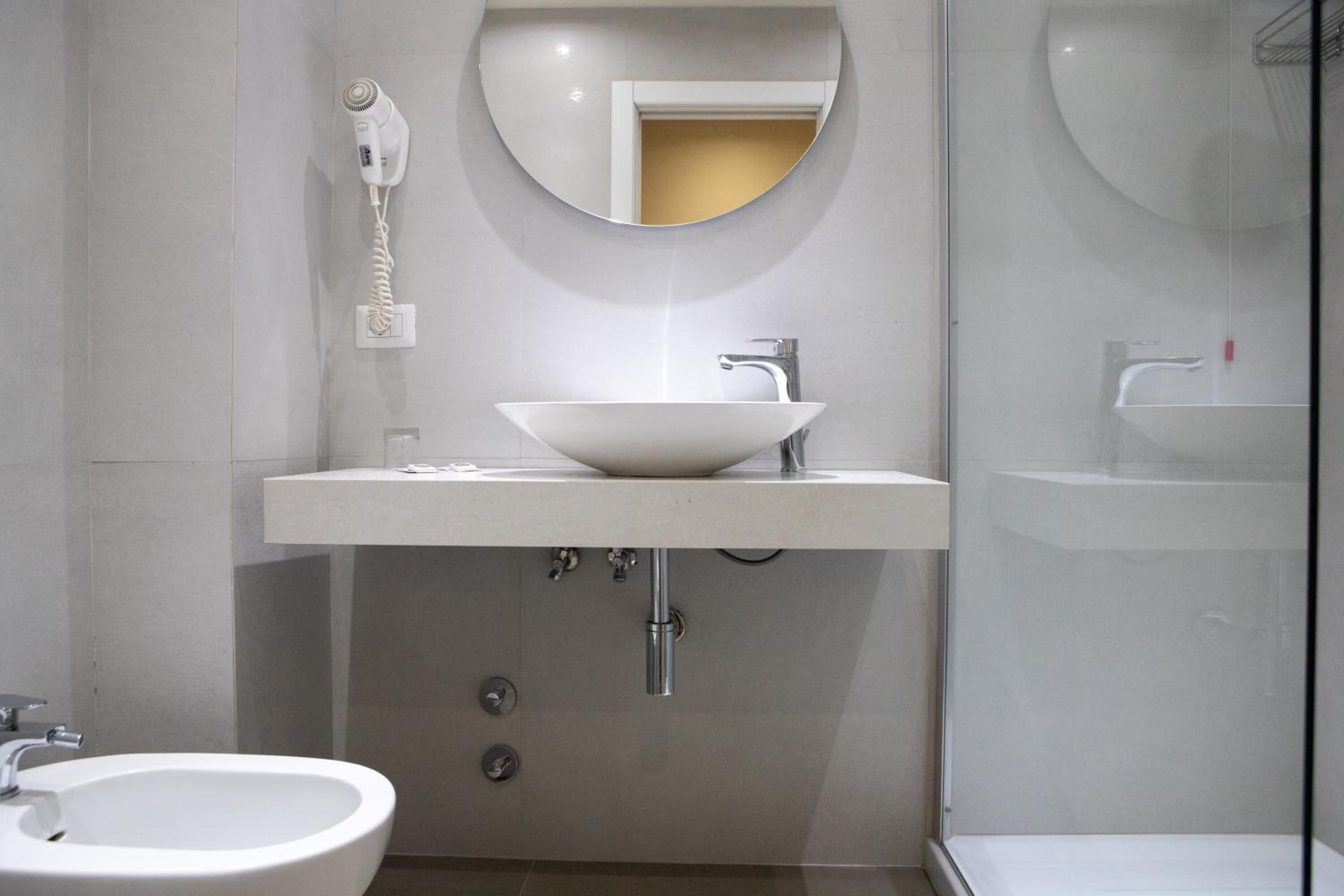 shower, free toiletries, hair dryer, bidet