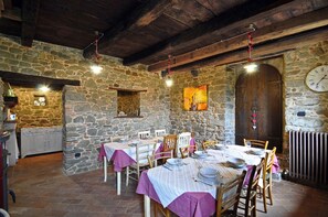 Maison panoramique, vue sur la montagne (Casa del Rocco) | Repas dans la chambre