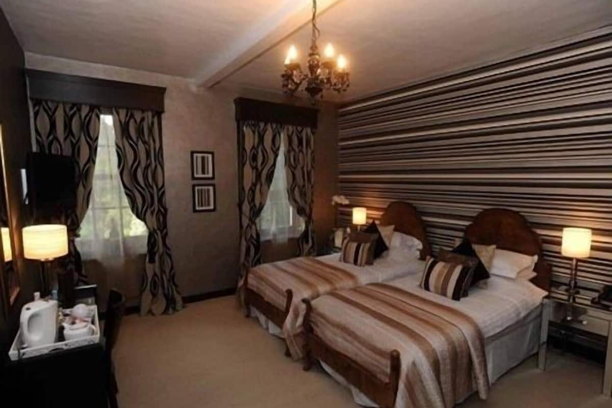 Chambre Supérieure avec lits jumeaux, salle de bains attenante