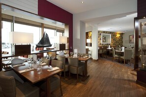 Restaurant - Premier Inn Belfast Titanic Quarter (Belfast)