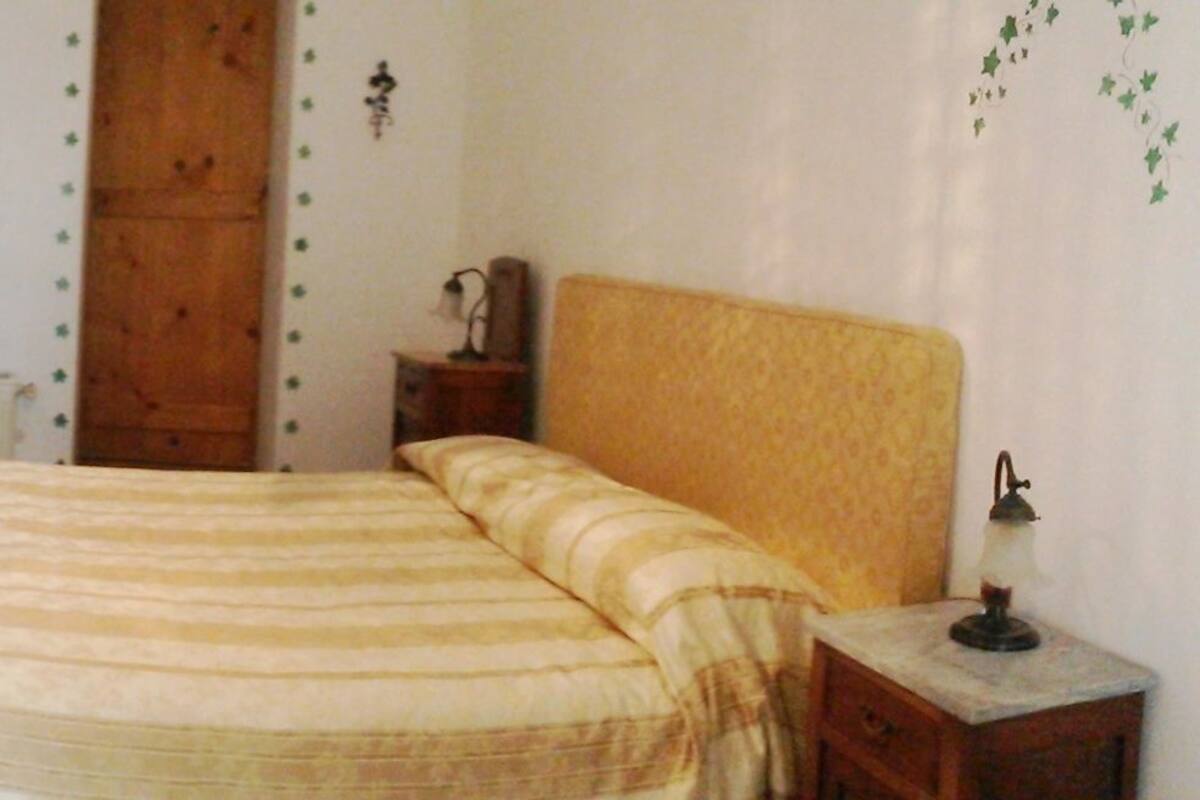 Premium bedding, bed sheets
