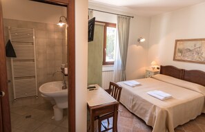 標準三人房 | 防敏寢具、獨特裝修、書桌、隔音