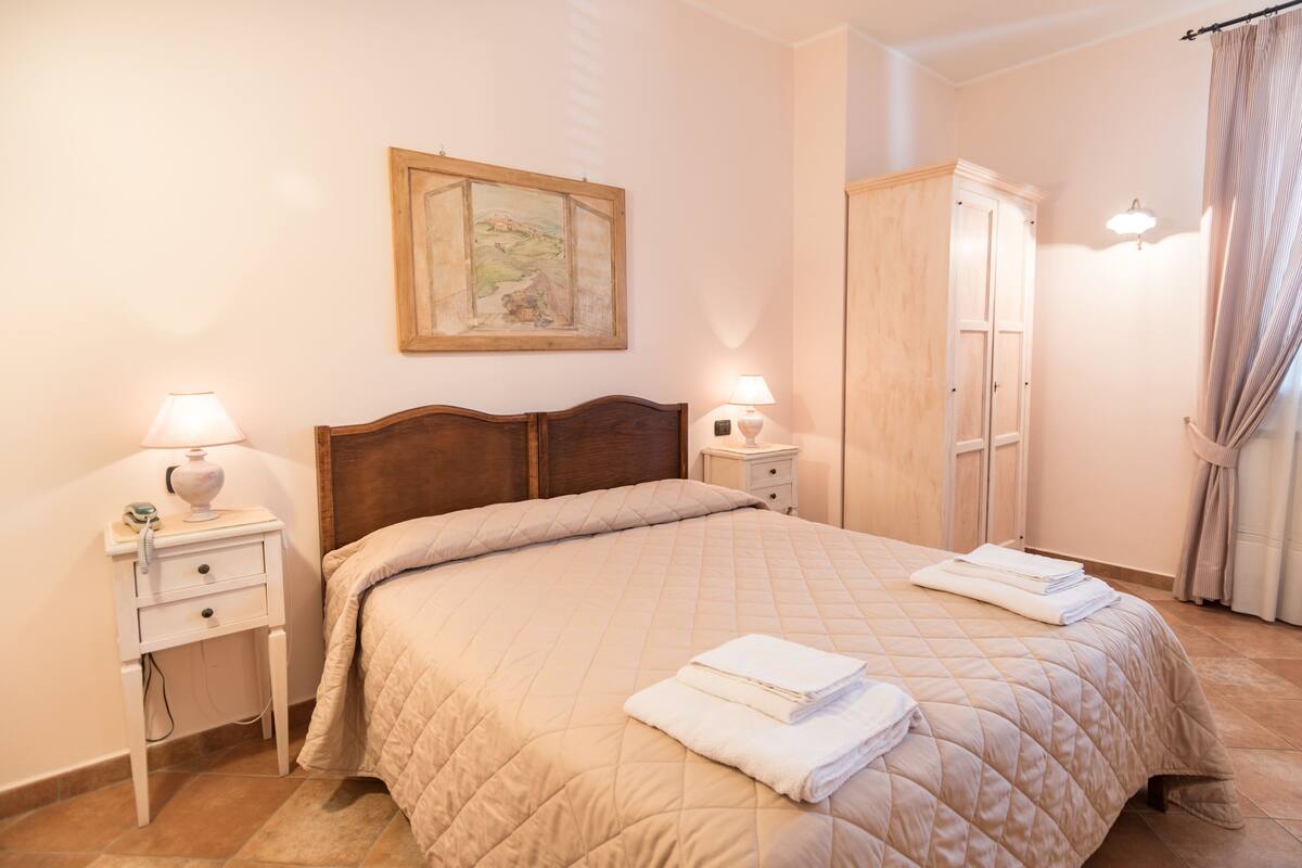 Standard Room | Hypo-allergenic bedding available, desk, soundproofing