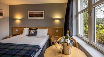 办公桌、隔音、熨斗/熨板、免费婴儿床