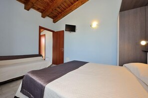Caja de seguridad en la habitación, sistema de insonorización y cunas 