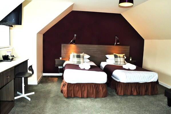 Standard Twin Room | 1 bilik tidur, meja, ruang kerja komputer riba, Wi-fi percuma