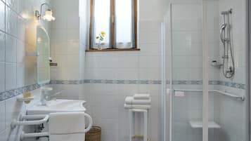 Double Room | Accessible bathroom