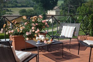 Exterior detail - Albergo Villa Cristina (Spoleto)