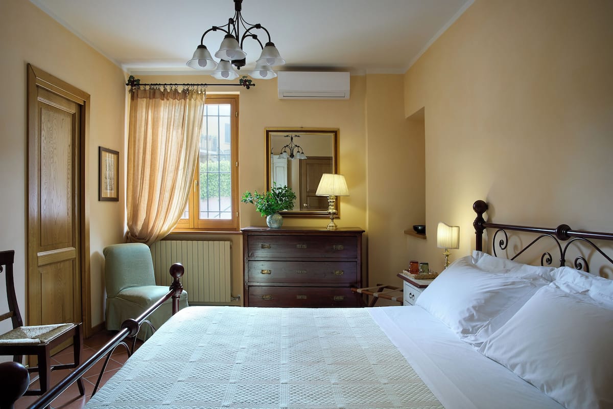 double room | 1 bedroom, premium bedding, minibar, desk
