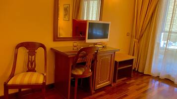Superior Double or Twin Room, Non Smoking | In-room safe, desk, free WiFi