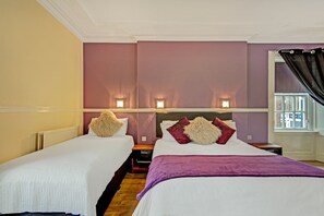 Iron/ironing board - OYO Kinloch Arms Hotel (Carnoustie)