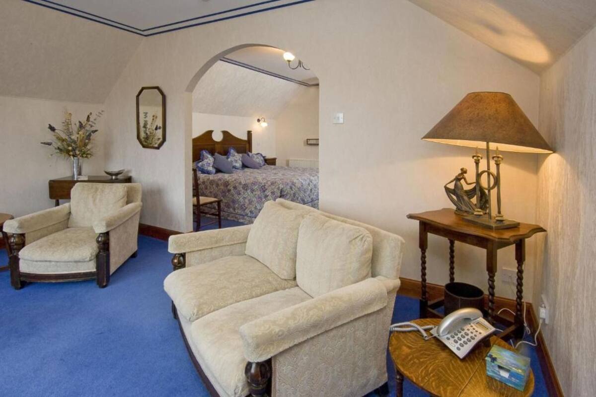 Deluxe Double Room, Balcony | Desk, iron/ironing board, free WiFi, bed sheets