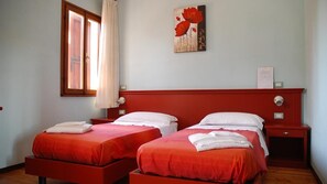 Decoración personalizada, muebles diferentes y escritorio 