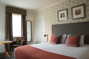 Habitación con 1 cama matrimonial o 2 individuales | Decoración personalizada, muebles diferentes y escritorio 