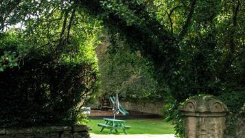 Children's play area - outdoor