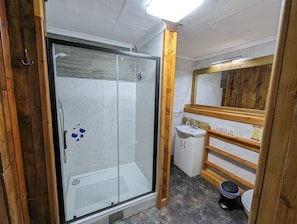 Bathroom - The Steading Highland Glen Lodge (Inverness)
