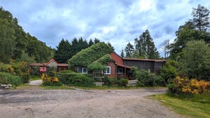 Front of property - The Steading Highland Glen Lodge (Inverness)
