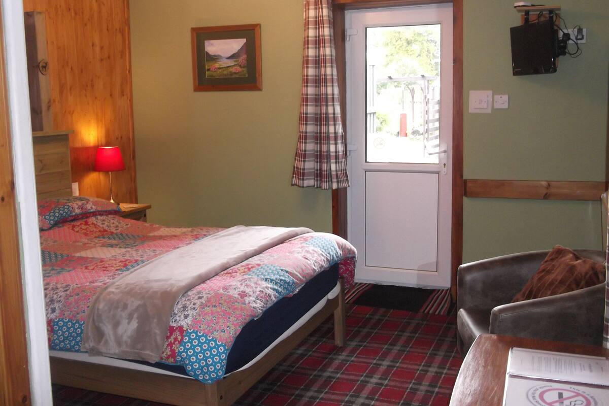 Traditional Double Room, 1 Double Bed, Ensuite, Garden Area | Premium bedding, soundproofing, WiFi (free), bed sheets