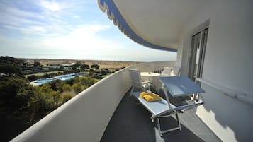 Doppia Superior letto matrimoniale/2 letti singoli,balcone,vista spiaggia(accesso spiaggia incluso) | Terrazza/patio