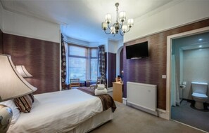 Standard Double Room | Bathroom | Free toiletries, towels - The Dunavon Hotel (Aberdeen)
