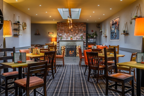 Bar (trong khuôn viên)