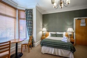Premium bedding, desk, iron/ironing board, free WiFi - The Dunavon Hotel (Aberdeen)