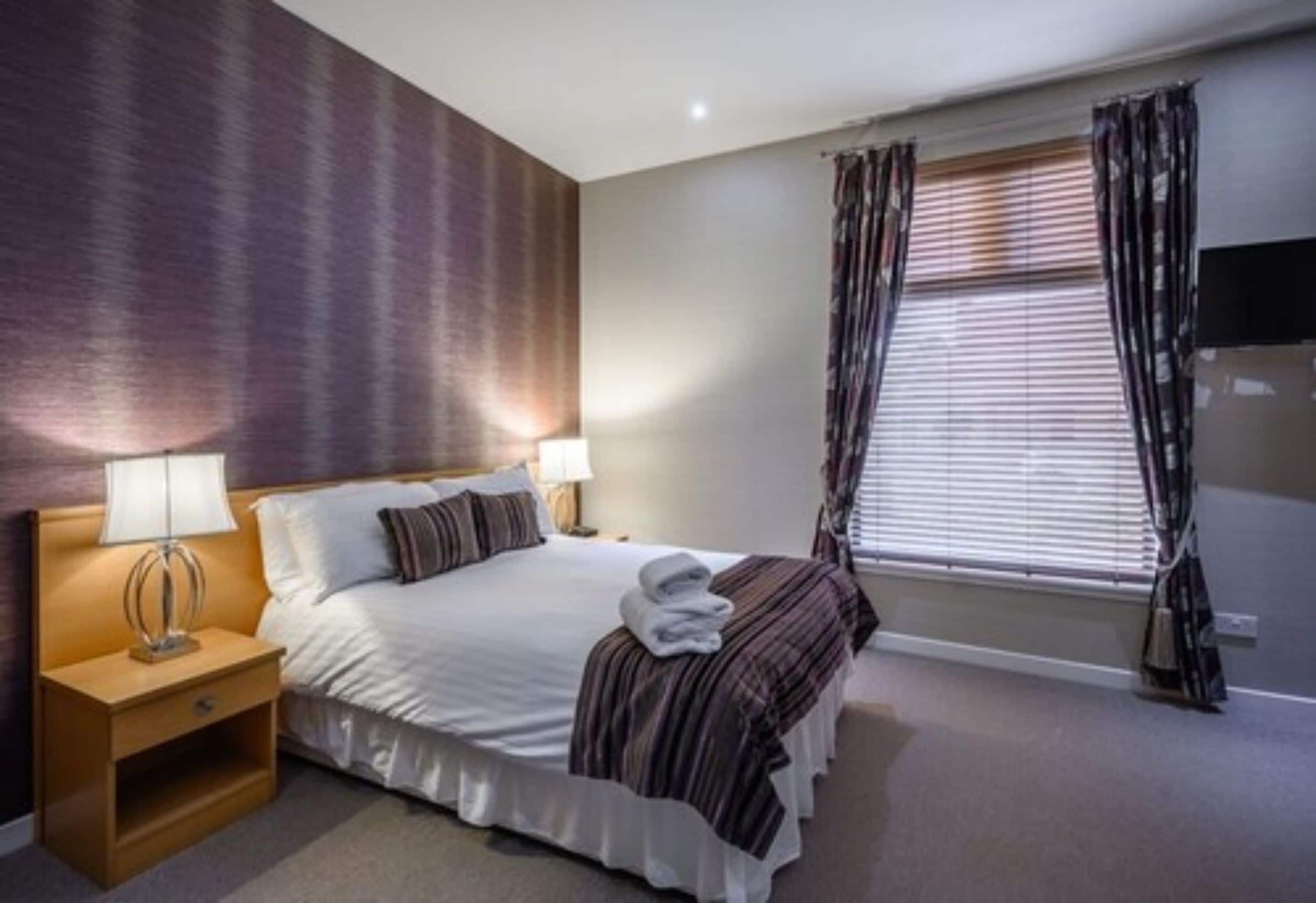 standard double room | premium bedding, desk, iron/ironing board, free cots/infant beds
