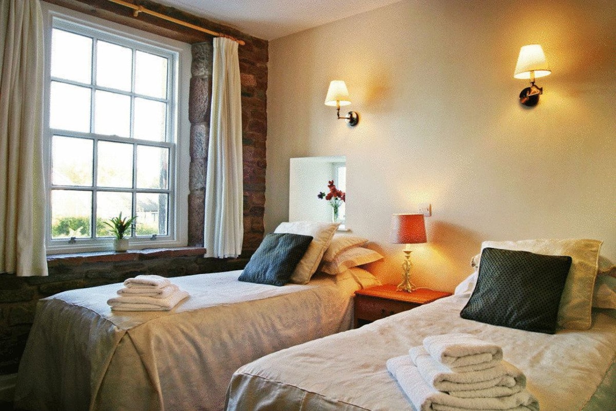 Standard Double or Twin Room, 1 Double or 2 Twin Beds | WiFi (free), bed sheets