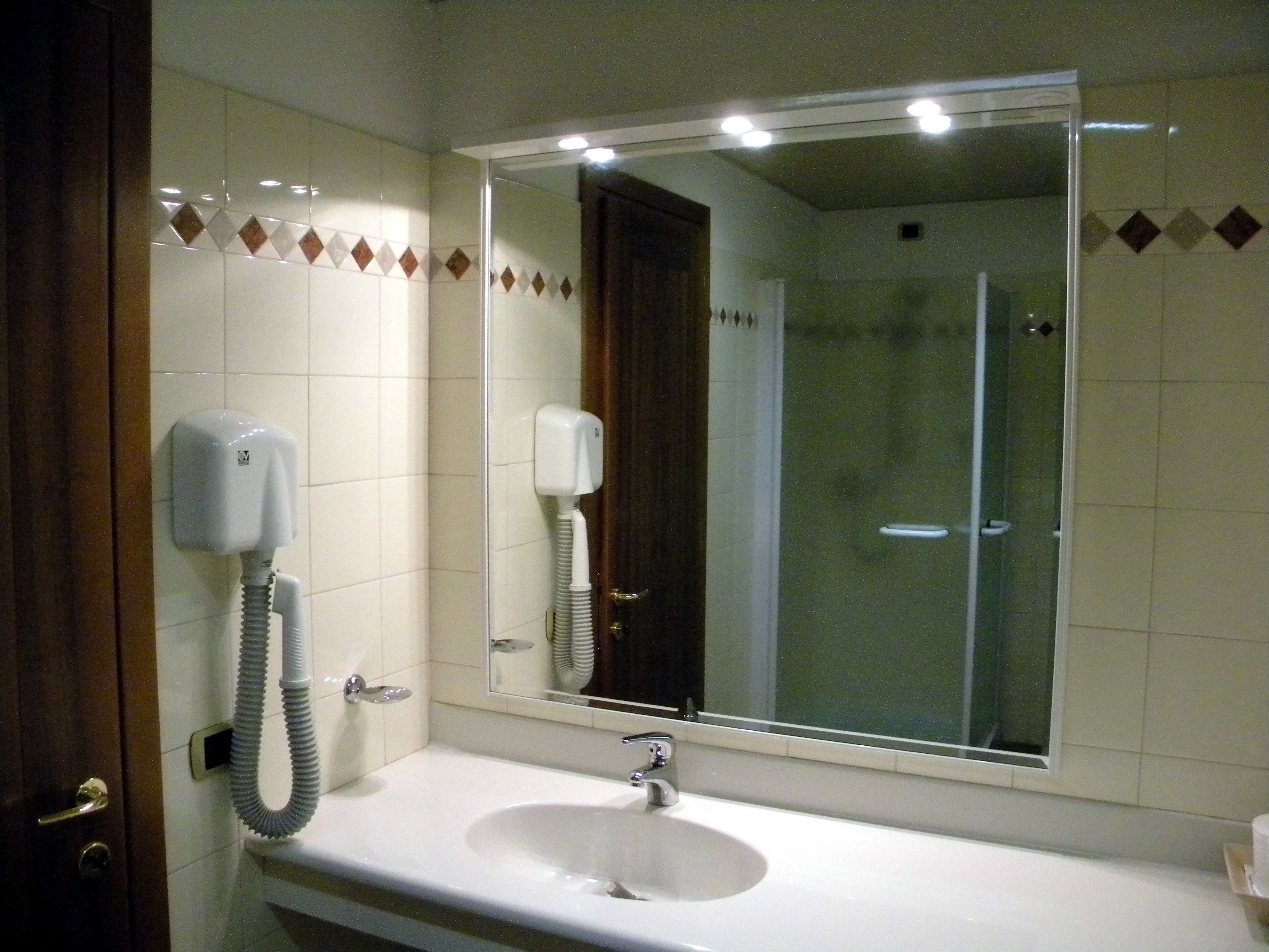 single room | bathroom | shower, free toiletries, hair dryer, bidet