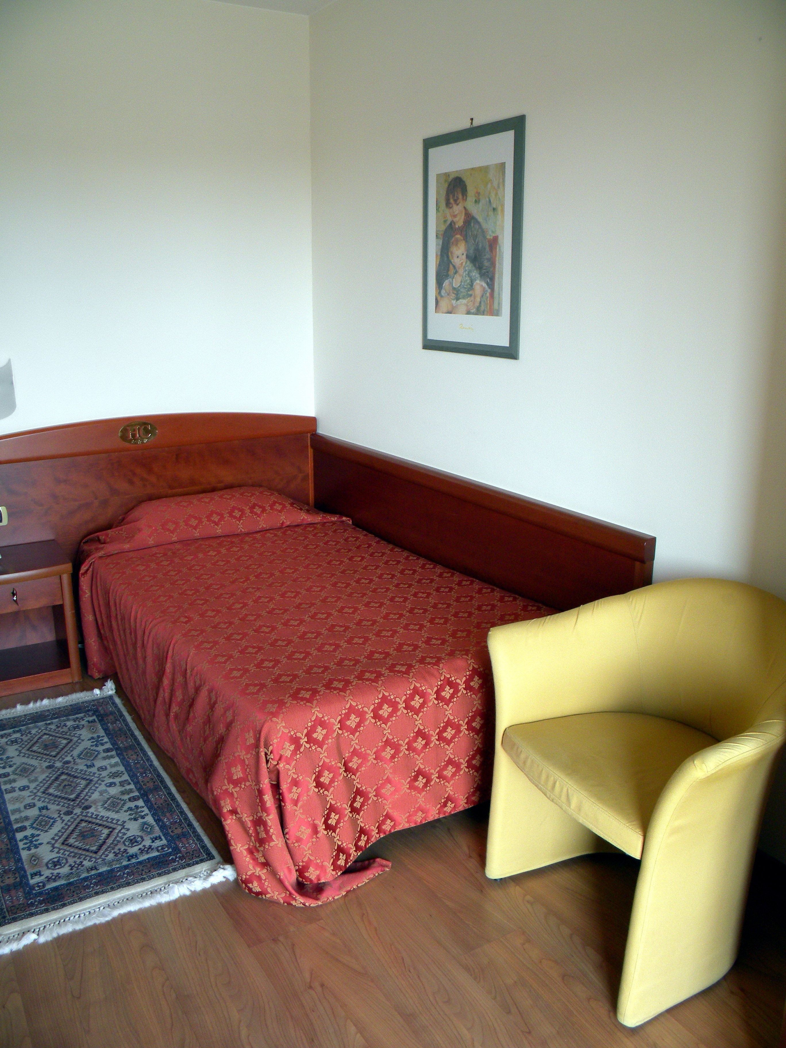 single room | 1 bedroom, minibar, in-room safe, desk