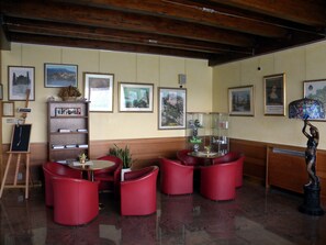 Área de estar no saguão