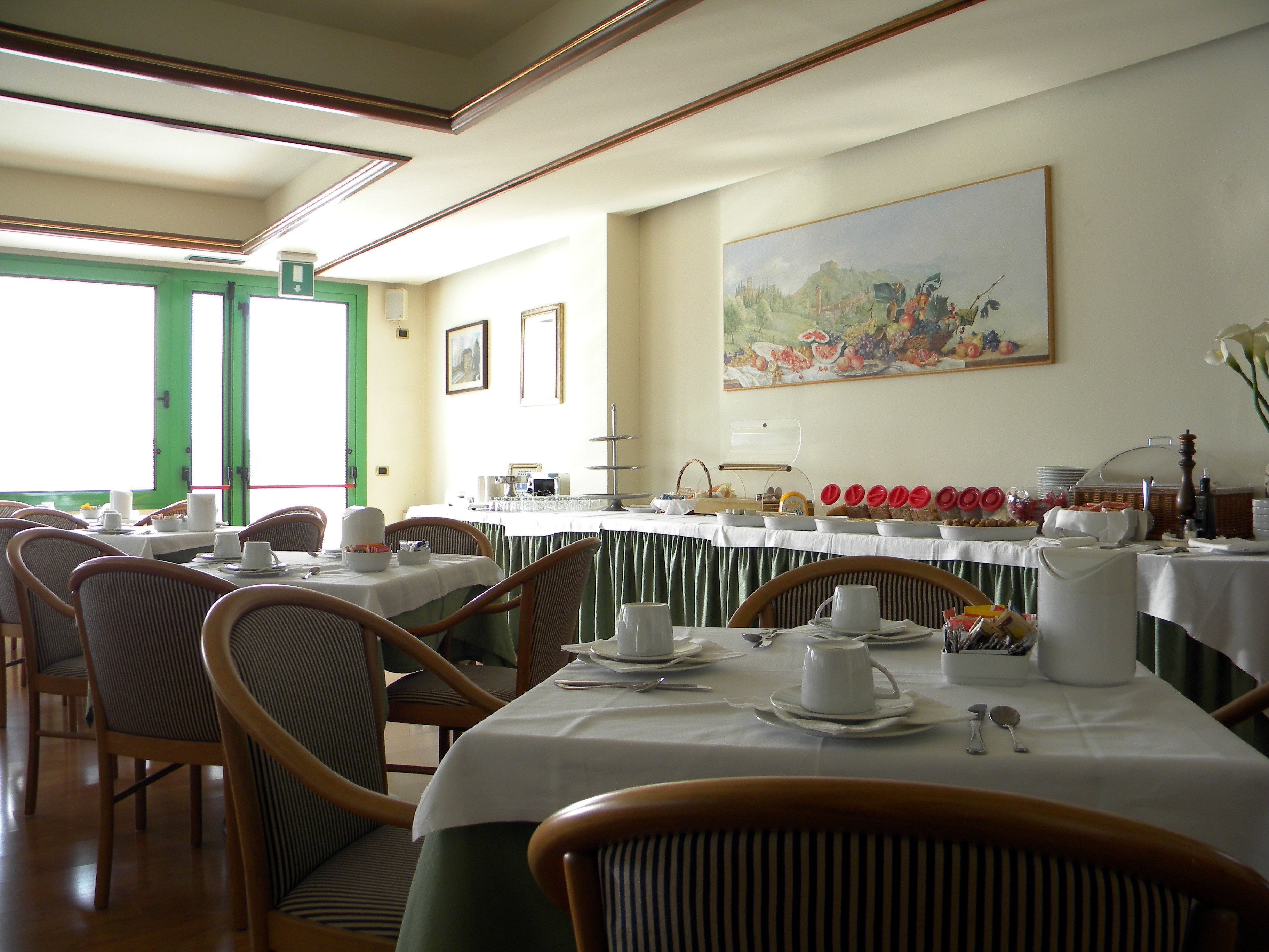 Desayuno bufé gratuito y diario