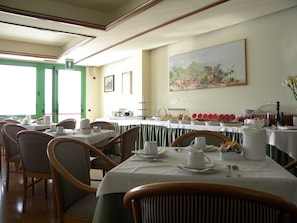 Desayuno buffet incluido todos los días 