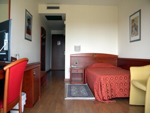 Single Room | Minibar, in-room safe, desk, soundproofing - Hotel Corone (Caerano di San Marco)
