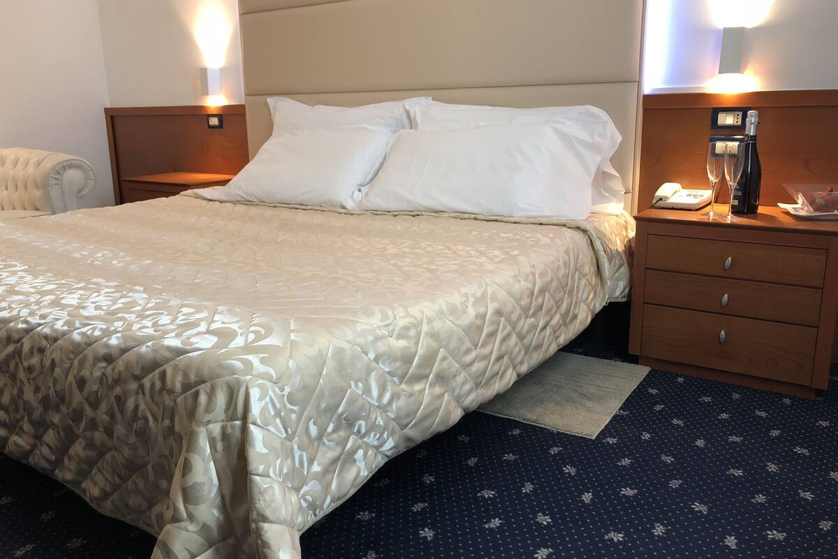 minibar, in-room safe, desk, soundproofing