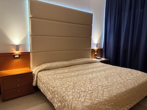 Minibar, Zimmersafe, Schreibtisch, schallisolierte Zimmer