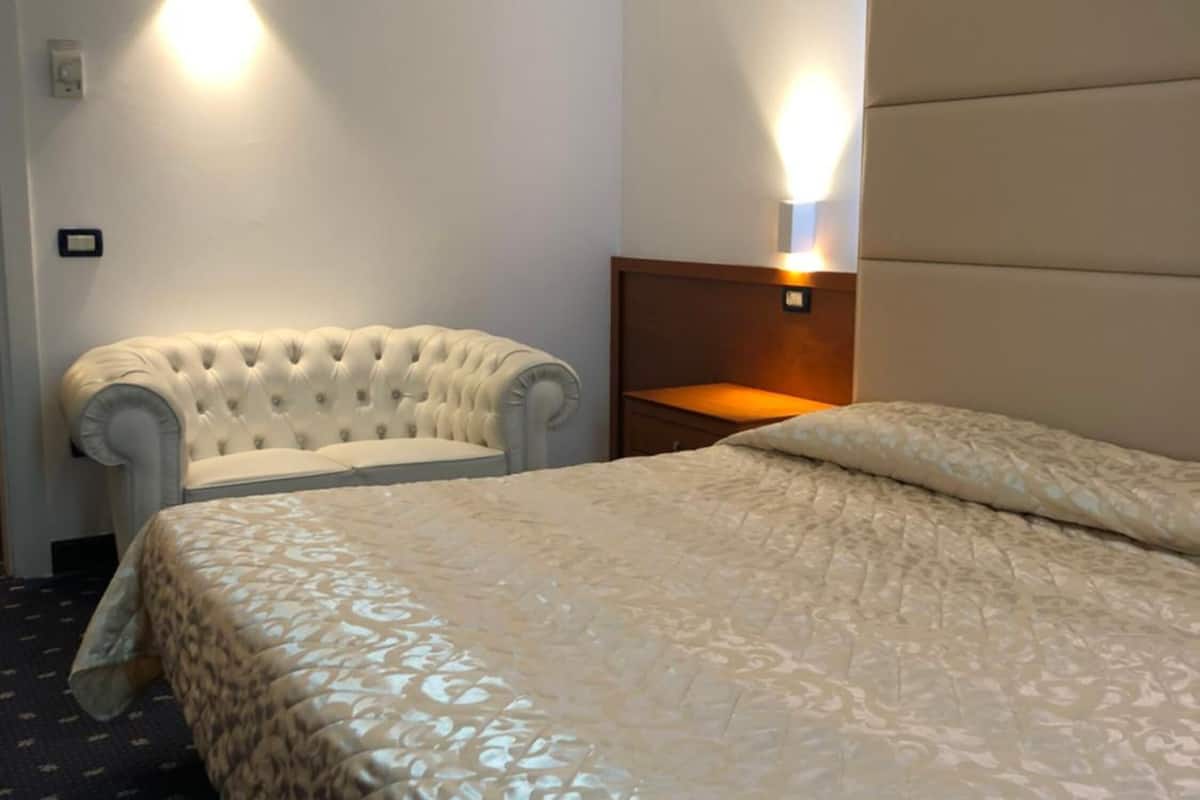 minibar, in-room safe, desk, soundproofing