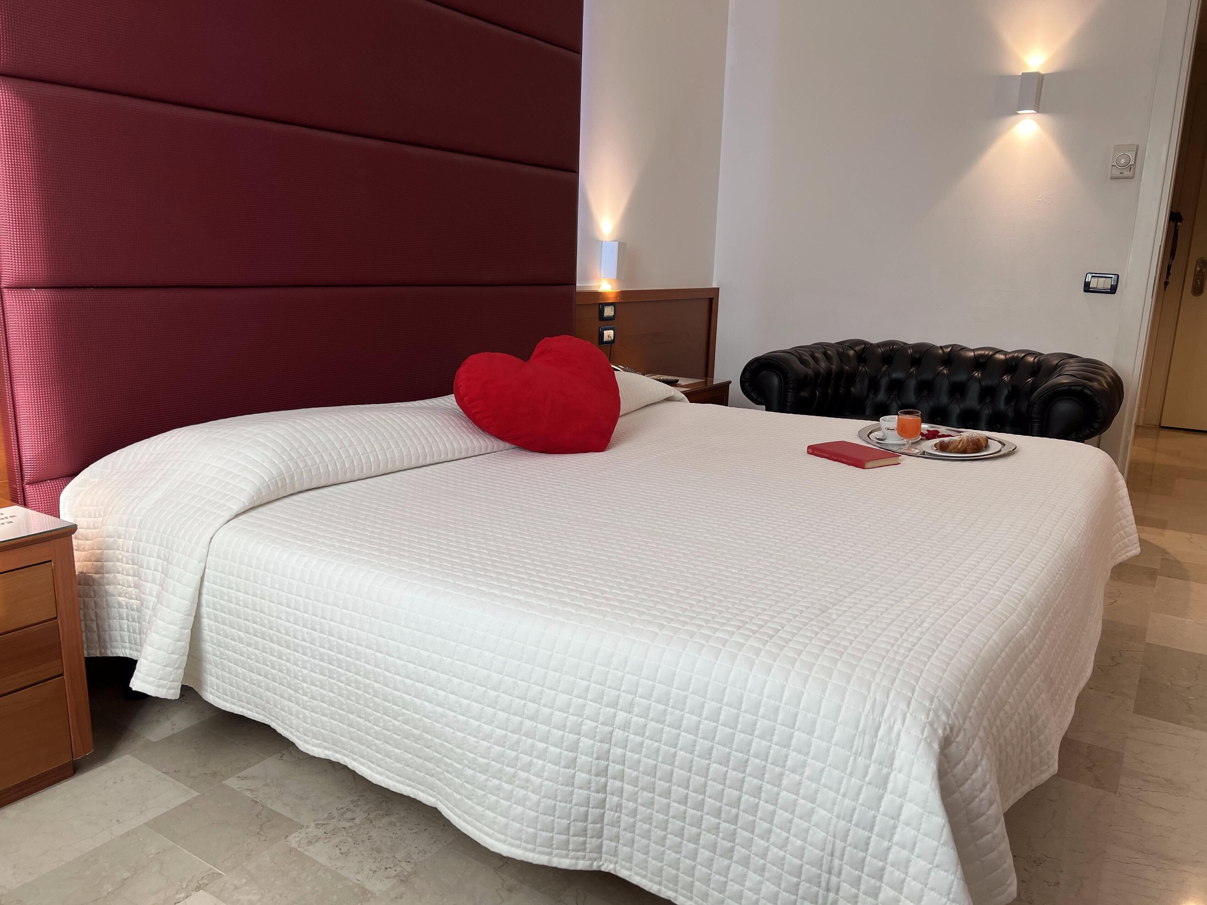 economy twin room | minibar, in-room safe, desk, soundproofing