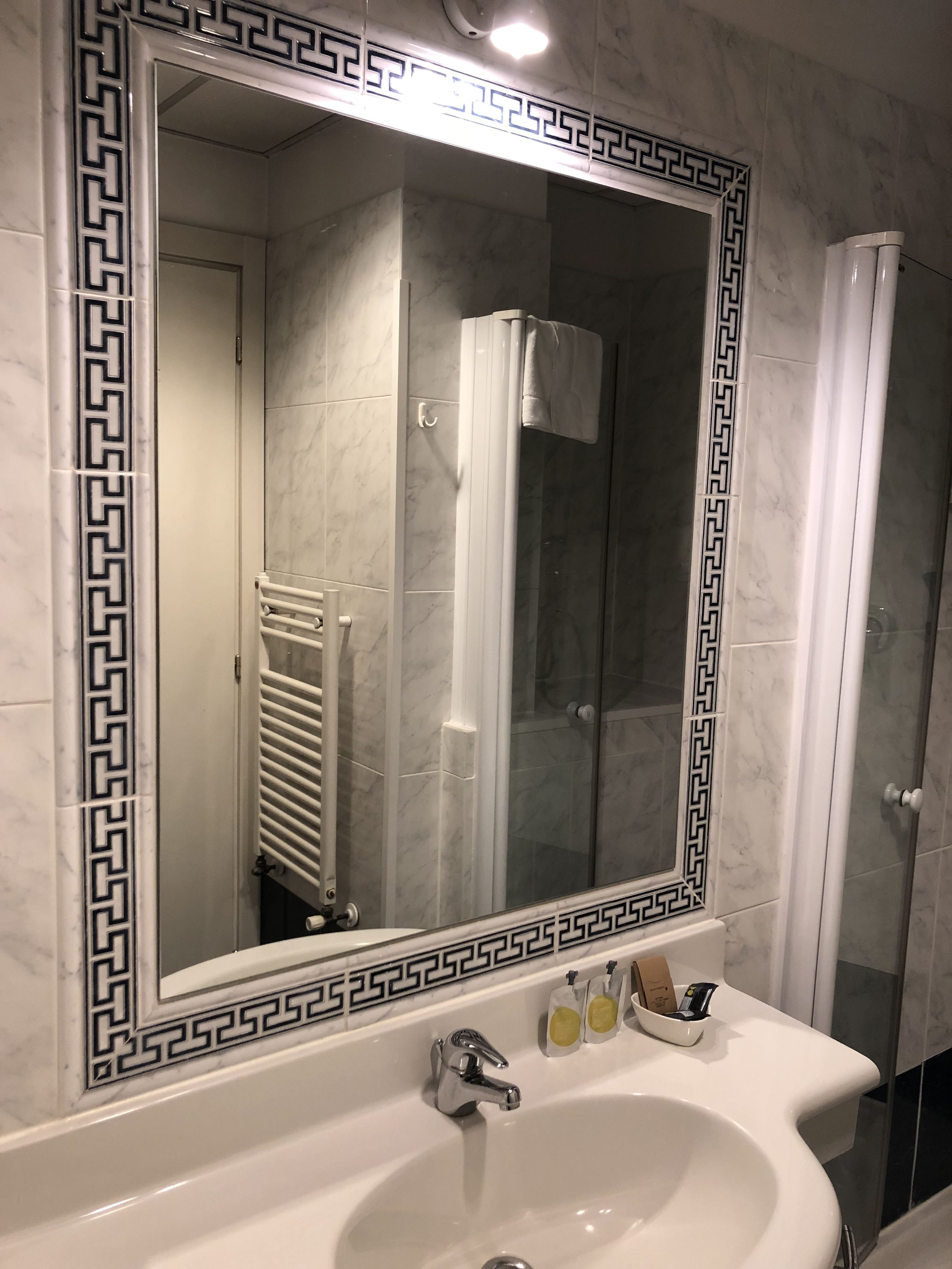 shower, free toiletries, hair dryer, bidet