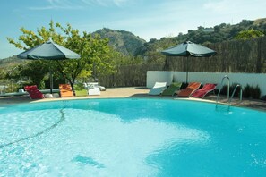 Piscine extérieure (ouverte en saison)