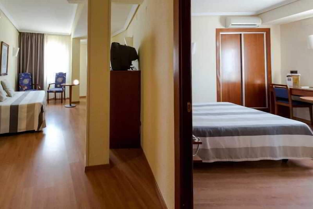 Een kluis op de kamer, een bureau, gratis babybedden, gratis wifi