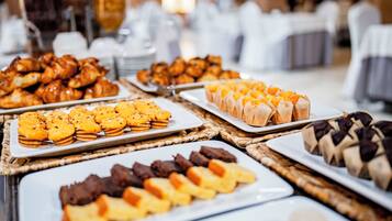 Daily buffet breakfast (EUR 9 per person)
