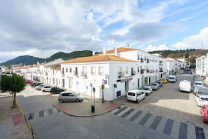Estudi en suite júnior | Vista del carrer